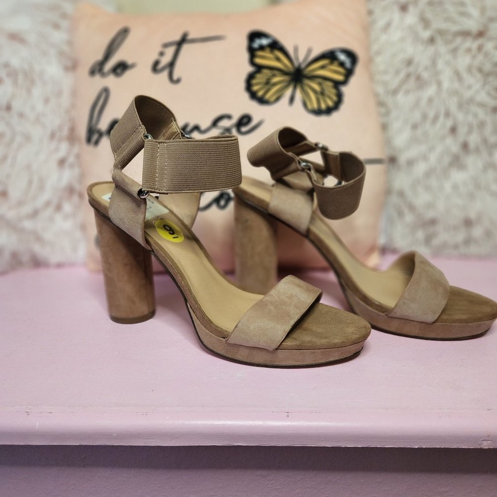 Heels - Picture 2 of 2
